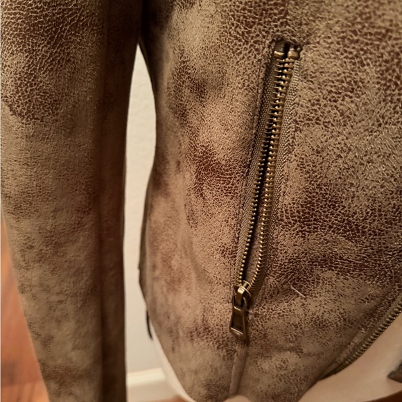 Women's Faux Suede Jacket with Shearling Collar - Picture 3 of 11